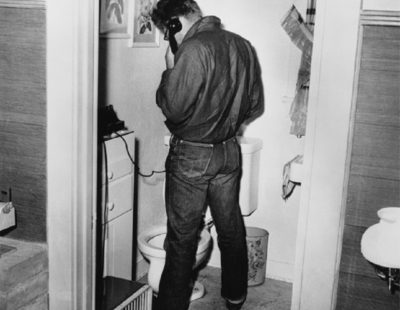 Künstler Frank Worth - FW0320-James-Dean-in-Restroom-1954 - Galerie Hegemann