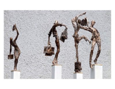 Künstler Vitali Safronov - Balance Einkäuferin, 2011, Bronze, Größe 21x17x7 cm - Galerie Hegemann