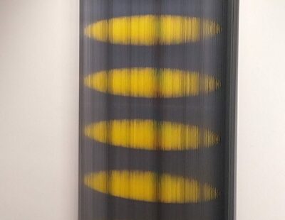 Yoshiyuki Miura, Wandarbeit Ellipse, 2021, Nylonschnüre, LED, Unikat, 140x70x20 cm